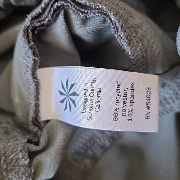 Athleta | Olive Green La Viva Capris Size 8 Pull On Drawstring Waist - Picture 7 of 8